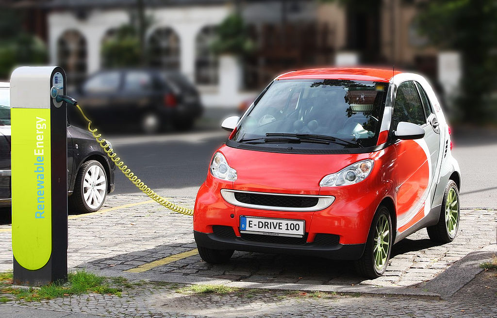 Carro elétrico a recarregar
