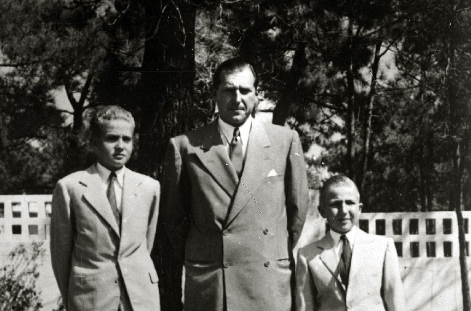 Foto do Avô , pai e tio do atual rei da espanha em cascais