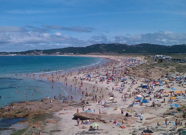 Praia da Lançada com muitas pessoas