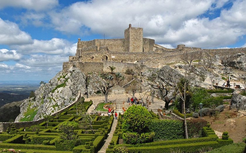 Panorâmica do castelo de Marvão no topo da colina