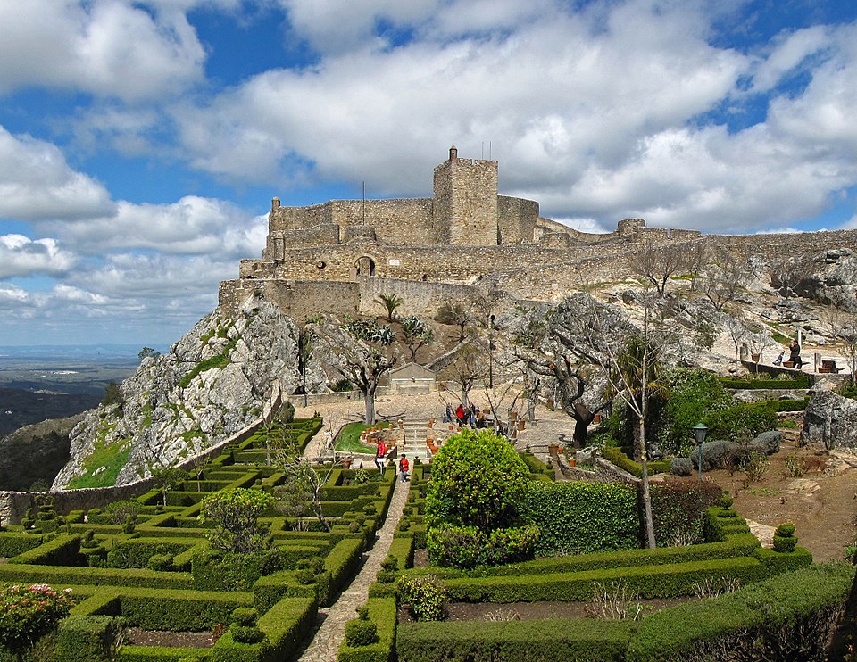 Panorâmica do castelo de Marvão no topo da colina