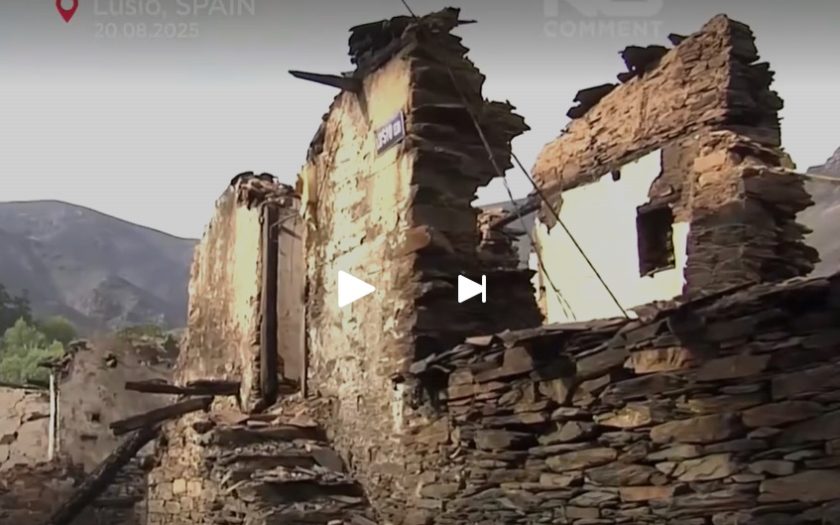 Imagem duma casa de pedra totalmente destruída pelo fogo