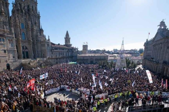 Manifestação na praça do Obradoiro em Compostela