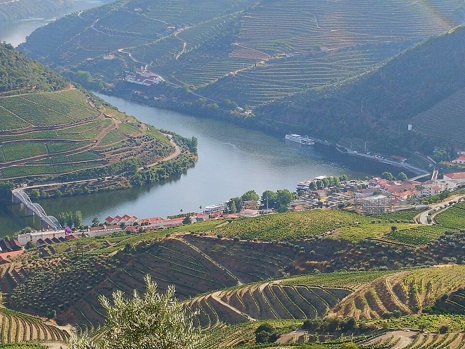 Vista panorámica da Vila do Pinhão e do Rio Douro