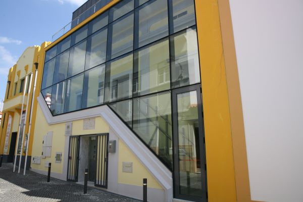 Fachada do prério em que se encontra a Sociedade