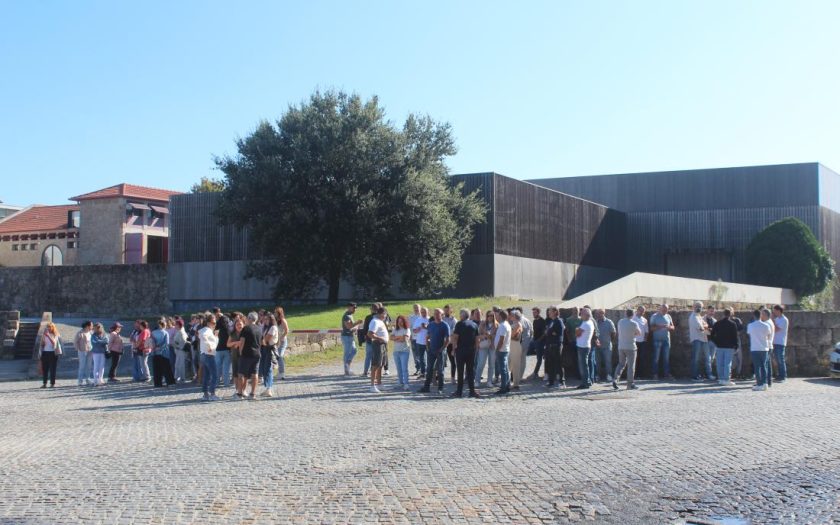 trabalhadores concentrados em protesto
