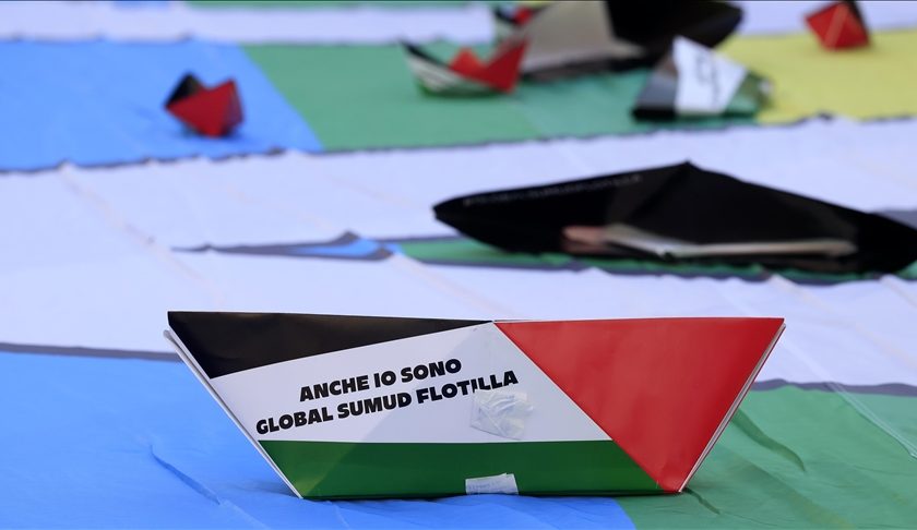 Barco de papel com a bandeira palestiniana