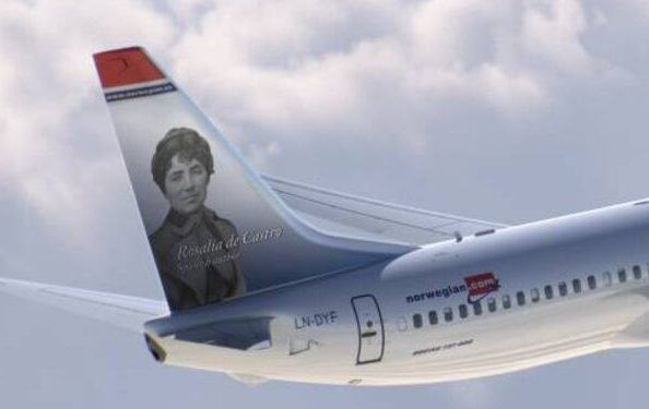 cauda de aviao com imagem comemorativa da autora Rosalia de Castro