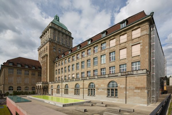 Edifício principal da Universidade