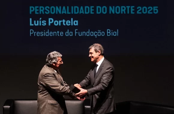 recolha do prémio personalidade do Norte por Luís Portela