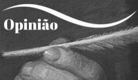 uma mão a segurar uma caneta antiga, com a legenda: opinião