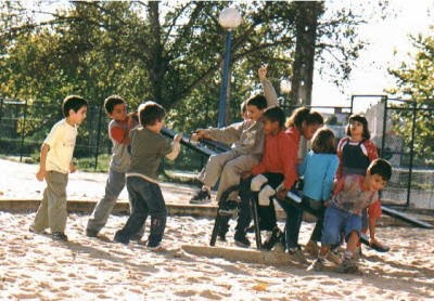 crianças a brincar no recreio