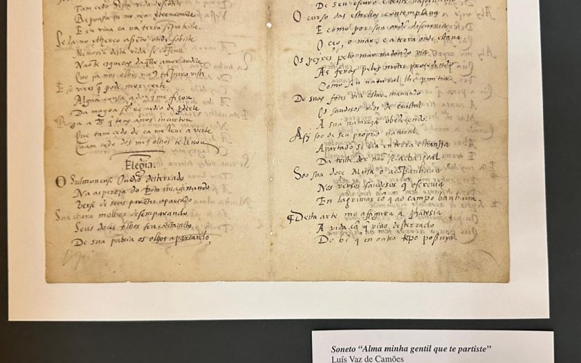 Folha do manuscrito com famoso poema de Camões "Alma minha gentil que te partiste"