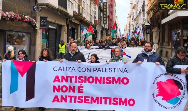 manife com faixa e legenda "antisionismo não é antisemitismo"
