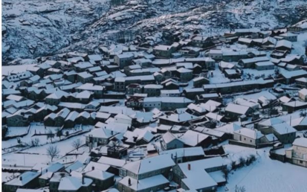 neve na aldeia de pitoes das júnias