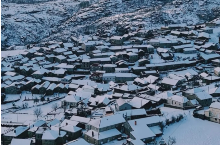 neve na aldeia de pitoes das júnias