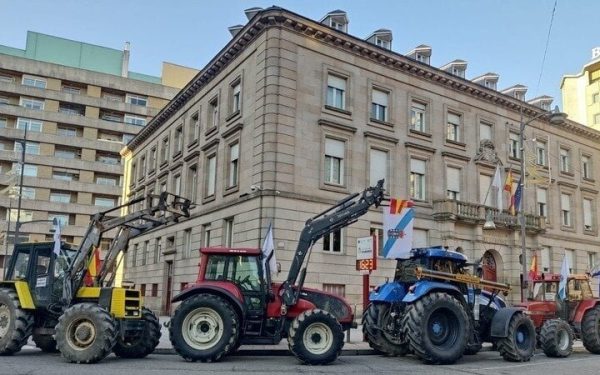 tratores a cortar o trânsito