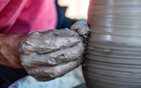 imagem de Oleiro a trabalhar- fotogaleria Alberte Paz