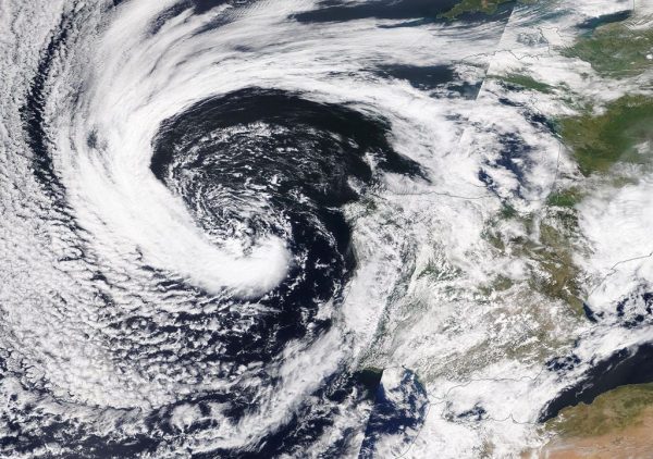 imagem de satélite da penínsulla com tormentas