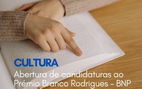 Pessoa a ler em braille