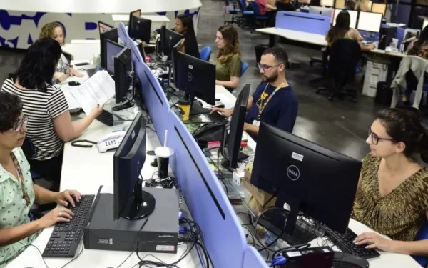 Mulheres na redação dum jornal