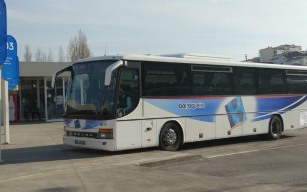 autocarro da empresa estacionado