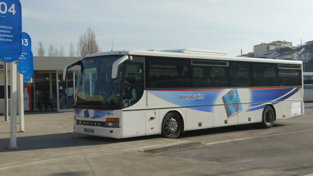 autocarro da empresa estacionado