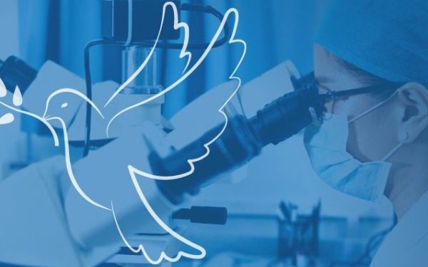 imagem de pomba por cima de imagem de cientista a olhar para um microscópio