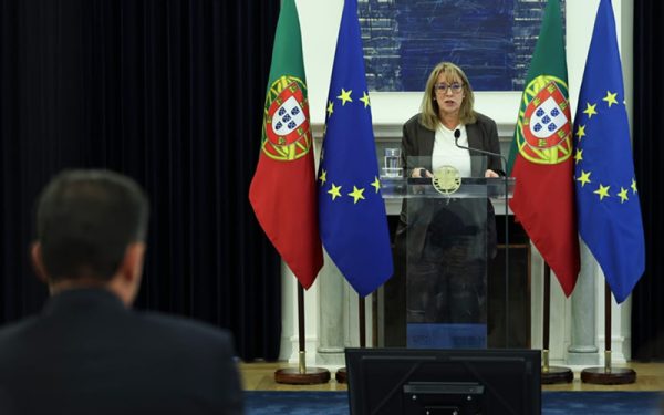 MINISTRA ANUNCIA PSU EM PORTUGAL