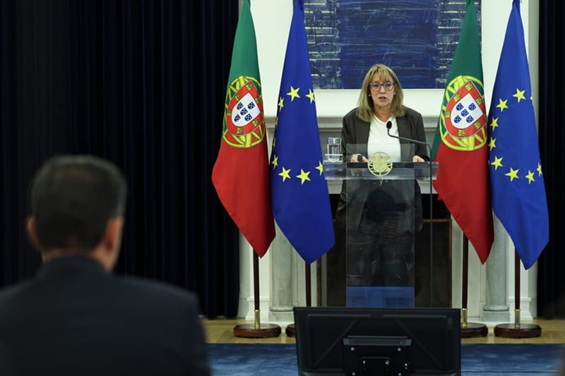 MINISTRA ANUNCIA PSU EM PORTUGAL