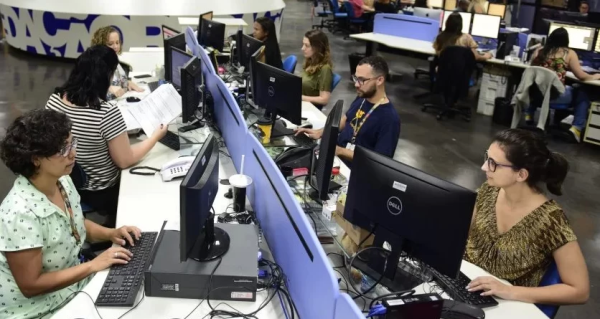 Mulheres na redação dum jornal
